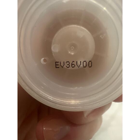 JOAH Crystal Glow Peptide-Infused Foundation - Picture 4 of 6